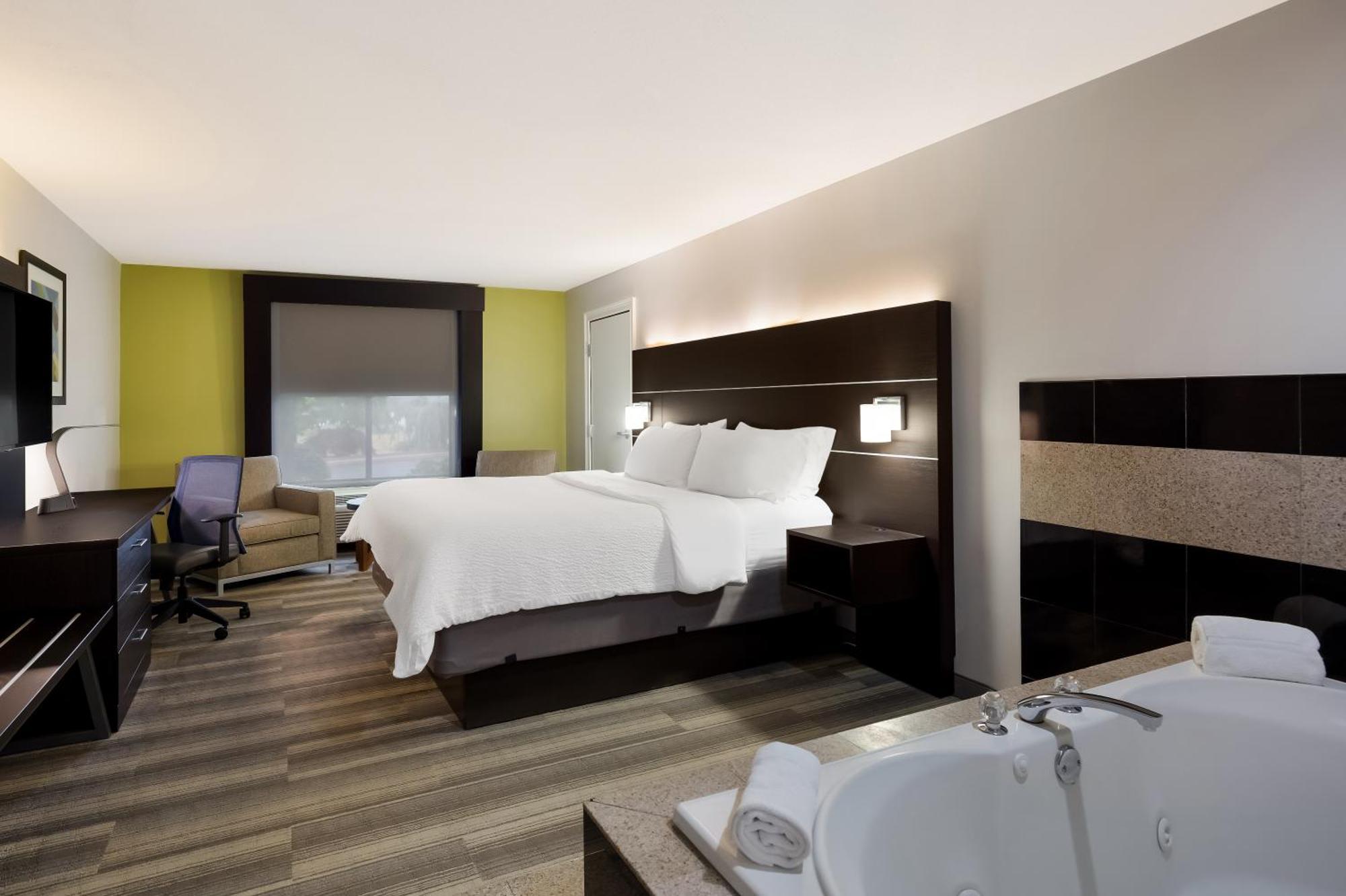 Holiday Inn Express Hotel & Suites Newton Sparta By Ihg Buitenkant foto